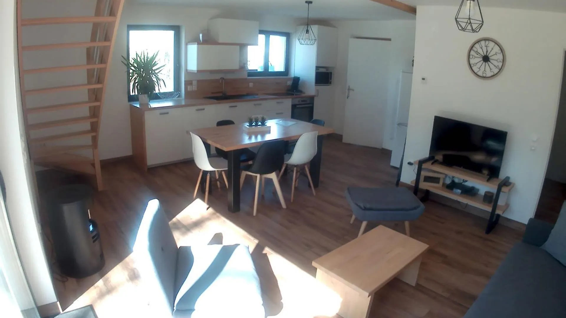 Gites Et Espace Bien Etre Les Catis Le Morgon Crots 0*,  France